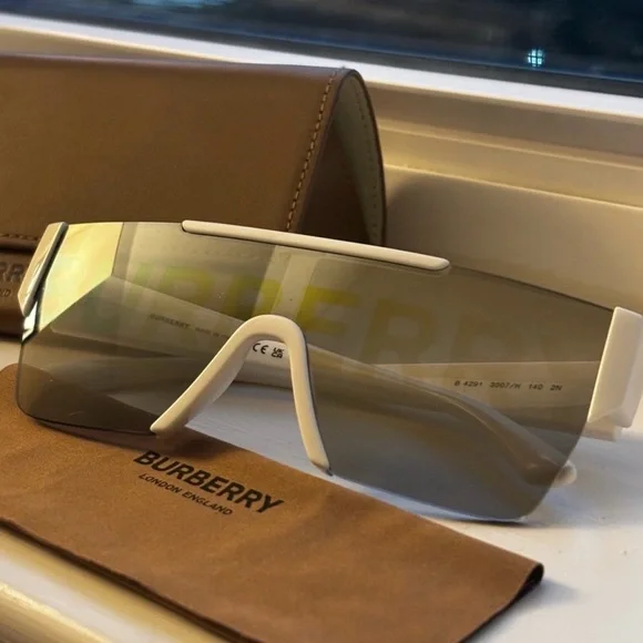 Burberry Women's Sunglasses in White - Picture 4 of 5